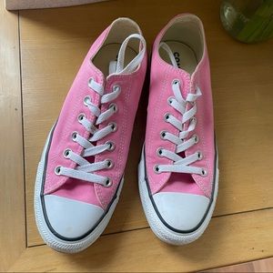 Pink low top converse